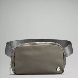 NWT Lululemon Everywhere Belt Bag Gray Sage 1L